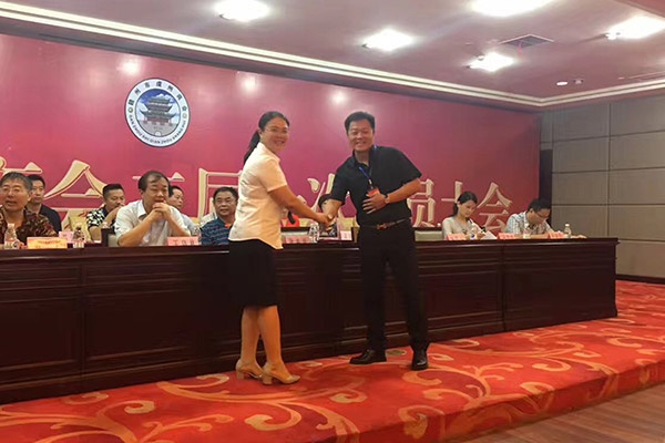 赣州市虔州商会第二届第一次会员大会——亿博手机平台_亿博（中国）集团董事长饶荣华担任商会会长 