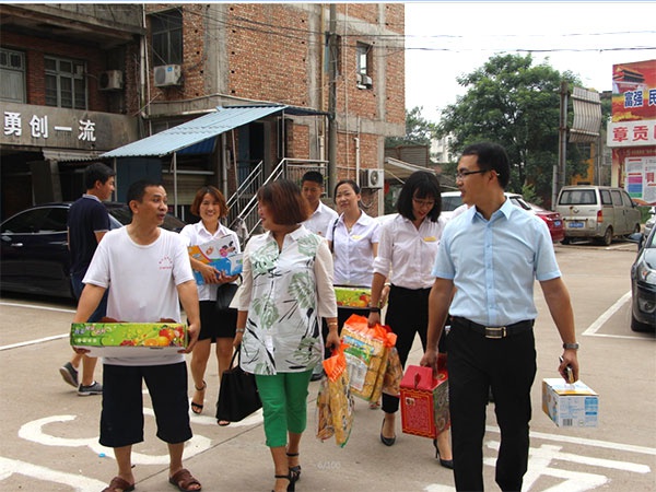 亿博手机平台_亿博（中国）集团“让爱心传递文明，让奉献精彩城市”公益活动圆满结束 