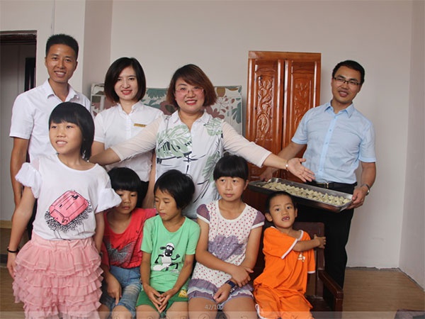 亿博手机平台_亿博（中国）集团“让爱心传递文明，让奉献精彩城市”公益活动圆满结束 