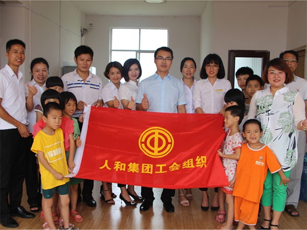 亿博手机平台_亿博（中国）集团“让爱心传递文明，让奉献精彩城市”公益活动圆满结束 